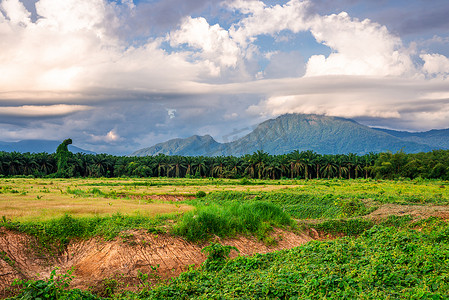 与蓝天的风景山景