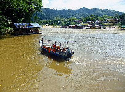 游船在 Tembeling 河，Taman Negara 国家公园，Mal