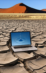 干旱 - 纯净水 - 笔记本电脑和沙漠