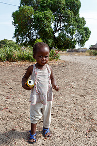 肮脏和贫穷的纳米比亚儿童
