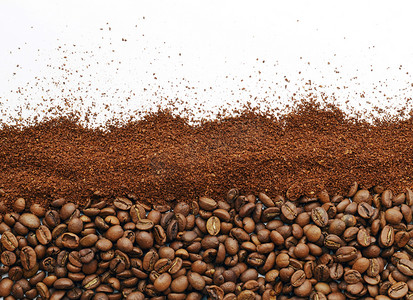 杯子棕色摄影照片_咖啡豆和咖啡粉