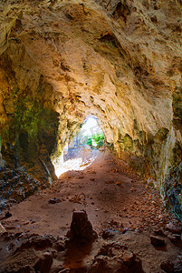 古代穴居摄影照片_Menorca Cova dels Colombs 鸽子洞穴在 es Mitjorn