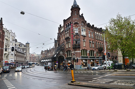 荷兰阿姆斯特丹-2015 年 5 月 16 日：阿姆斯特丹 Westermarkt 区的人们