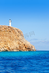福门特拉岛野蛮海角灯塔从海上看