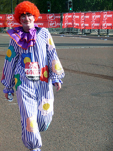 2010 年 4 月 25 日伦敦马拉松的趣味跑者