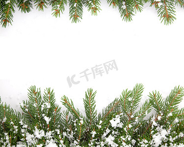 白色背景下雪花的圣诞框架