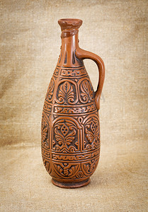 古老的棕色陶瓷瓶