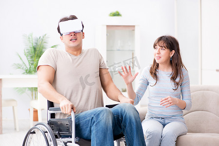 戴虚拟眼镜的残疾人