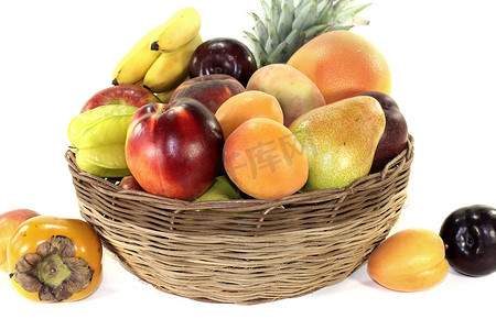 水果篮与各种五颜六色的水果