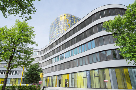 新的 ADAC 总部 18 层高的办公大楼超过 5 层