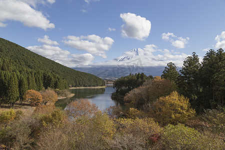 日本漫画素材摄影照片_日本秋天的富士山