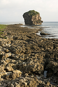 船帆摄影照片_海岸线的船帆岩