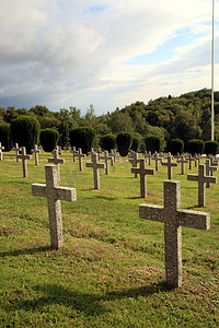 军事摄影照片_军事墓地里成排的墓碑