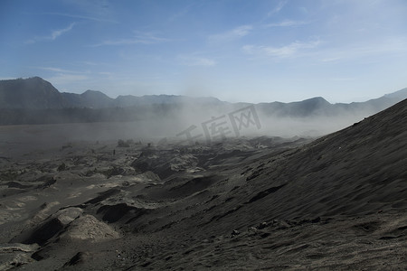 印度尼西亚爪哇布罗莫的火山，色彩鲜艳的生动主题