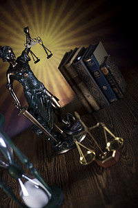 木槌大律师、正义概念、法律制度