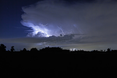 闪电暴风雨之夜2