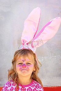儿童面部彩绘复活节兔子