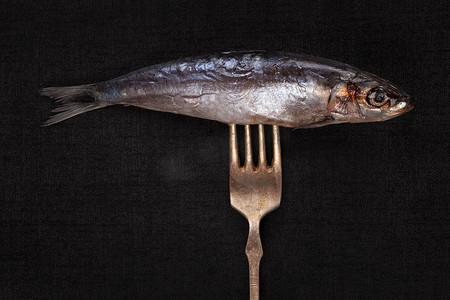 叉上的鱼。