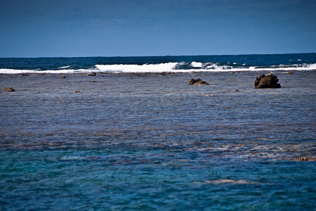 澳大利亚凯恩斯摄影照片_道格拉斯港附近的大堡礁表面