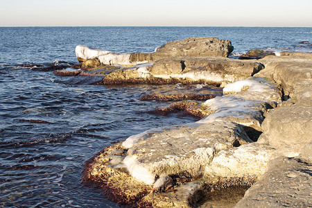 大海背景摄影照片_里海的冬天岸边。