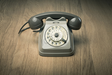 70年代摄影照片_硬木表面上的老式电话