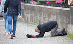2020年7月8日，捷克共和国布拉格：乞丐乞讨