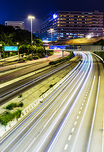 线索摄影照片_夜间高速公路上的交通线索