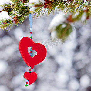 红心圣诞装饰品户外冬季森林