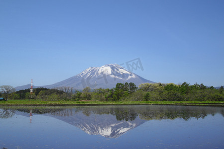 日本风情摄影照片_岩手山和田园风光