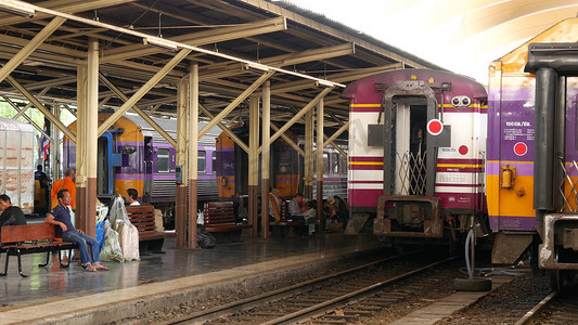 泰国曼谷-2019 年 7 月 11 日：Hua Lamphong 火车站，国家铁路运输基础设施 SRT。