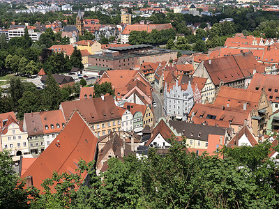 从特劳斯尼茨城堡欣赏优美的城市景观