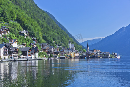 阿尔卑斯山的哈尔施塔特，奥地利湖边的旧城景