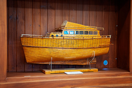 由火柴棒制成的复古模型船