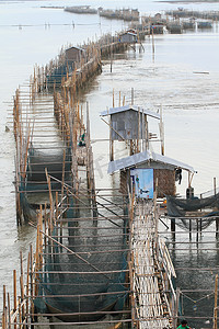 尖竹汶的养鱼场（用于将鱼留在水中的浮网）