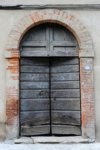 古代拱形门摄影照片_意大利门