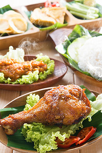 美味的亚洲美食 Nasi ayam penyet