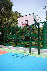 黑色篮球框摄影照片_篮球框