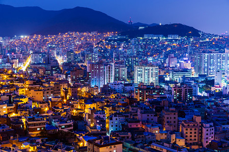 黄昏夜晚天空摄影照片_夜晚的韩国釜山市