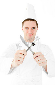厨师动画摄影照片_自信的男厨师拿着叉子和刀子对着镜头微笑