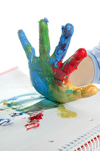 色彩缤纷的儿童手绘在白色之上