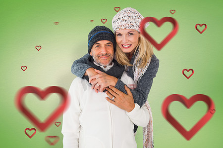 情侣牵手背影线稿摄影照片_幸福情侣在冬季时尚拥抱中的复合形象