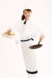 餐饮老板摄影照片_“有鸡油菌、平底锅和围裙的女厨师”