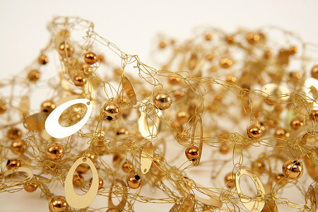 金色珠宝凌乱的有线纹理球和椭圆形