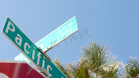 101摄影照片_在十字路口的太平洋街道路标，路线 101 旅游目的地，加利福尼亚州，美国。