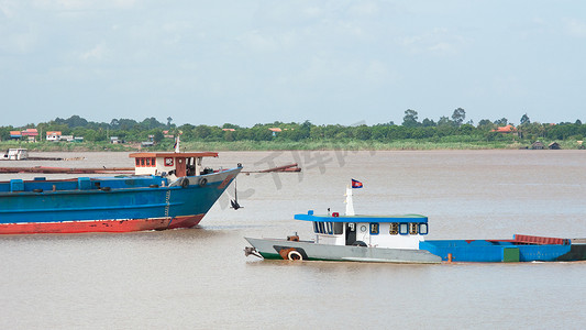 国潮风金边祥云摄影照片_柬埔寨的河船
