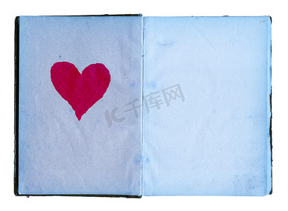 用蓝色的页面和大红色的心打开日记