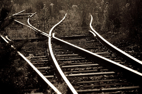 铁路钢轨摄影照片_铁路