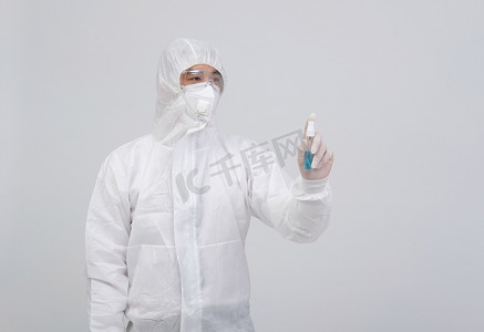 感染摄影照片_穿着生物防护制服西装的男科学家