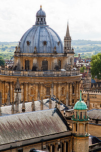 牛津市天际线与前景中的拉德克利夫相机