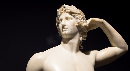 Apollo Crowing Himself - Antonio Canova 在 I 中的古代雕塑